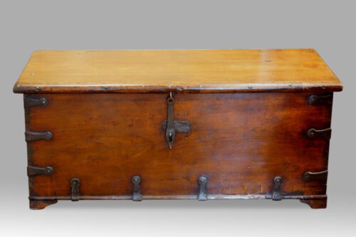 Colonial hardwood trunk
