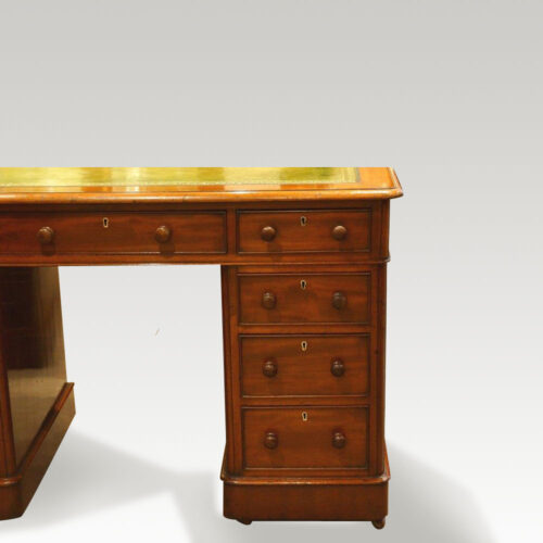 Victorian mahogany pedestal desk