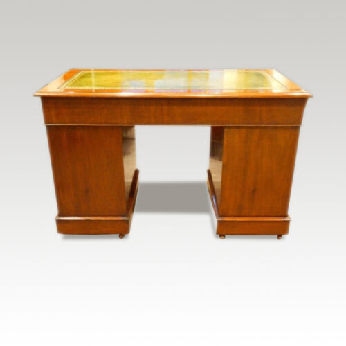 Victorian mahogany pedestal desk