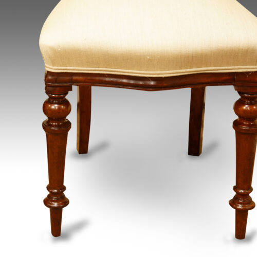Set of 6 Victorian mahogany balloon back dining chairs front legs