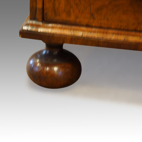 Queen Anne walnut bureau,1