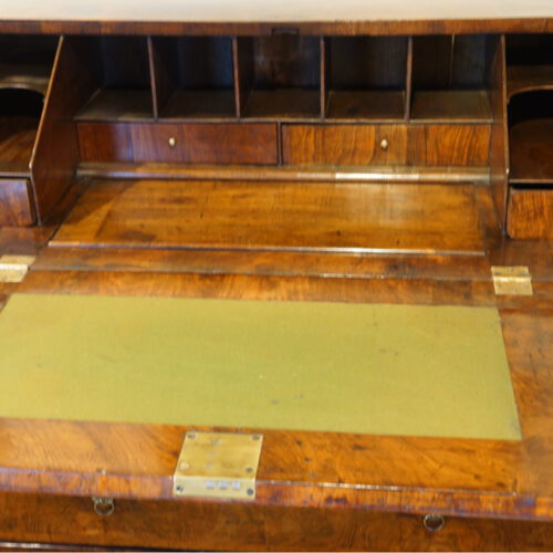 Queen Anne walnut bureau,3