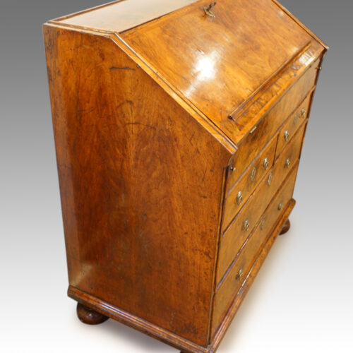 Queen Anne walnut bureau,6