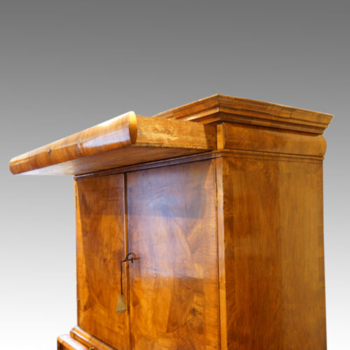 Cushion shaped drawer