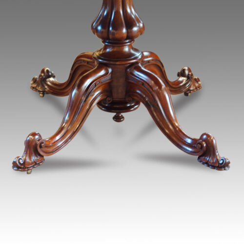 Victorian burr walnut oval loo table detail