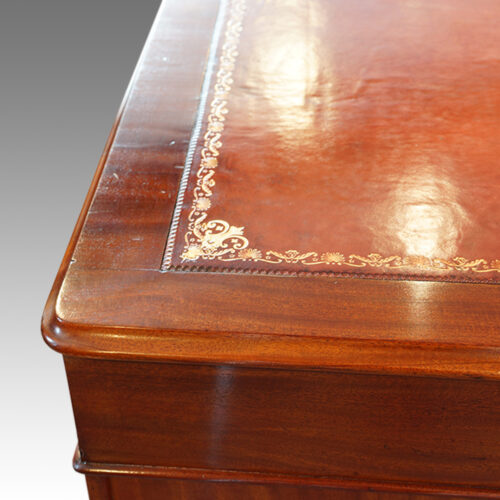 Victorian desk rounded corner
