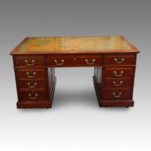 Edwardian mahogany paneled pedestal desk