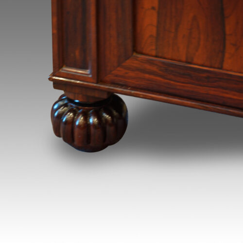 Gillow type feet