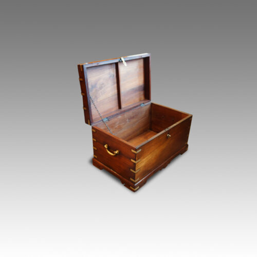 Victorian campaign chest