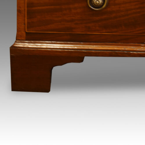 Georgian style chest bracket foot