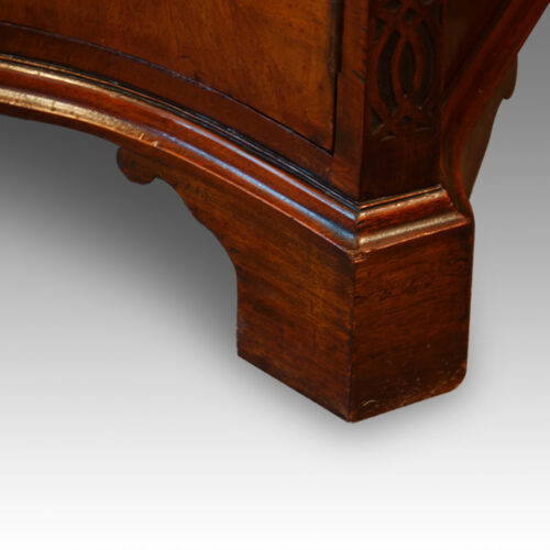 Georgian bracket feet