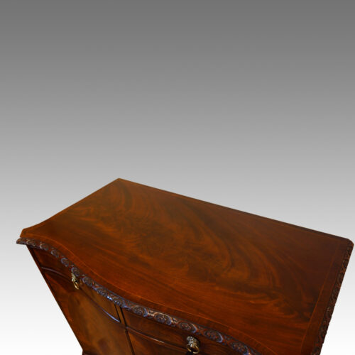 Georgian style serpentine mahogany sidecabinet detail