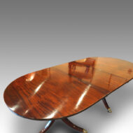 Mahogany twin pillar dining table detail