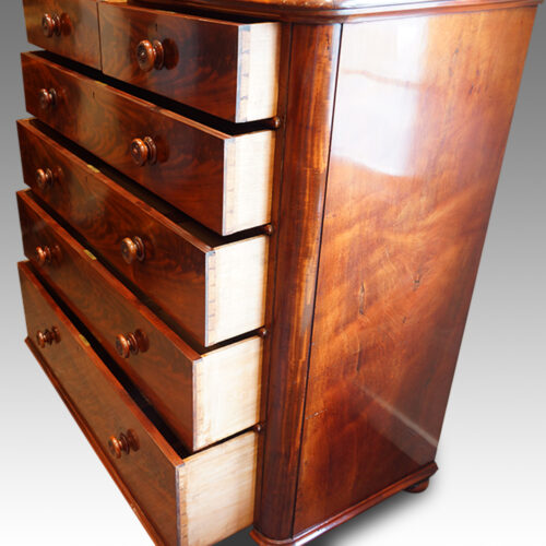 Victorian chest of drawers
