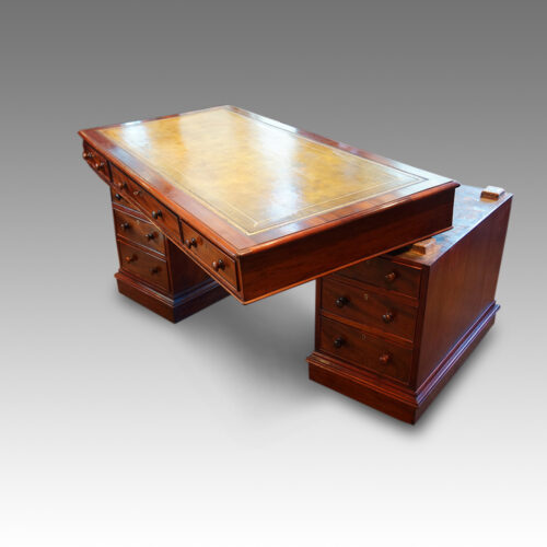Victorian mahogany large pedestal desk in 3 parts
