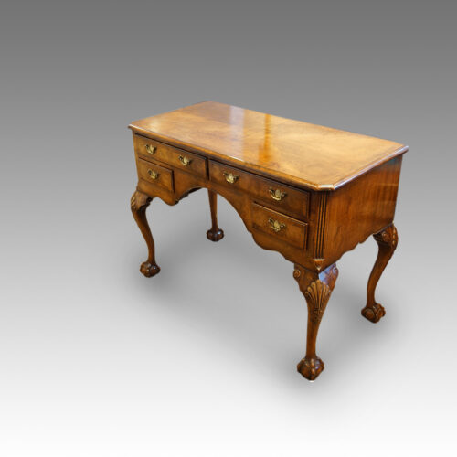 Queen Anne style walnut dressing table detail