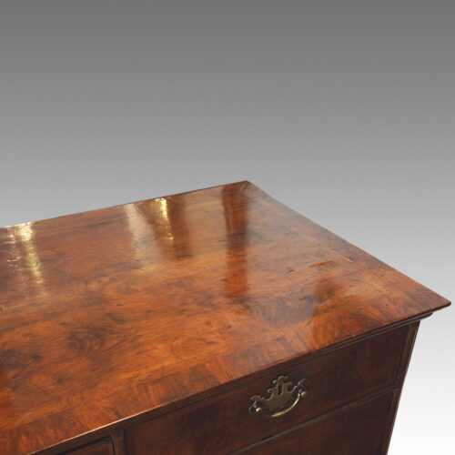 Quuen Anne walut furniture