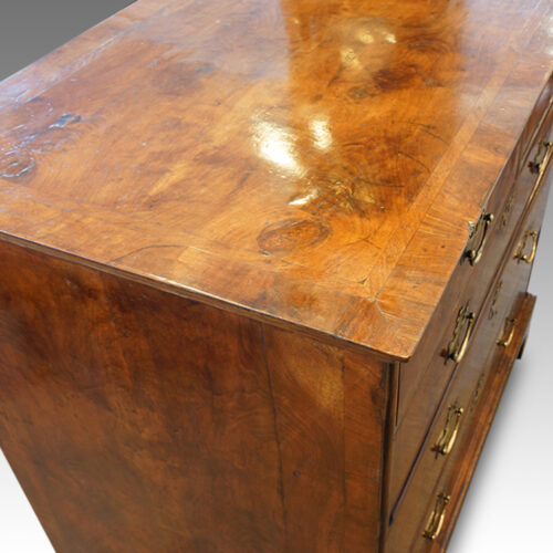 Top detail walnut chest