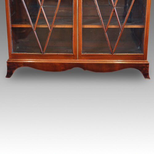 Splay feet on bookcase