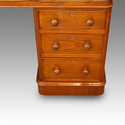Victorian desk in walnut