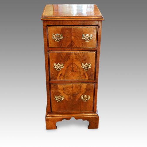 Small chest of drawers