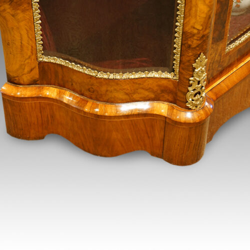 Shaped plinth