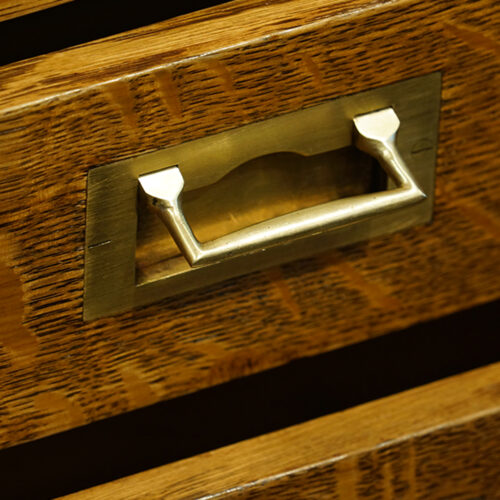 Inset flush handle