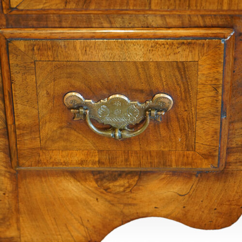 Walnut cabriole leg