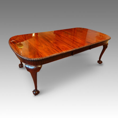 Edwardian mahogany claw and ball extending dining table