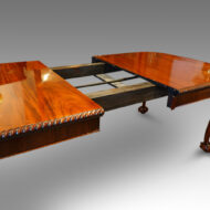 Dining room table extending mechanism