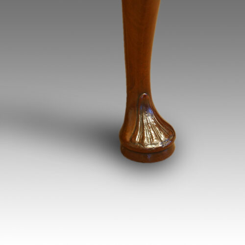 Shell carved padfoot