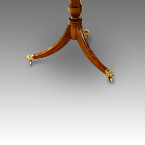Mahogany triple pillar dining table in the Georgian style, base