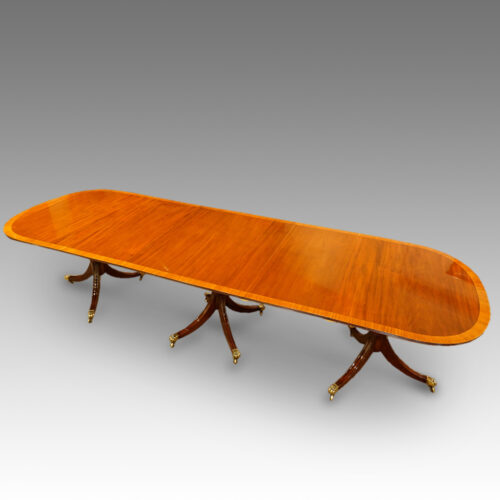 Mahogany triple pillar dining table in the Georgian style