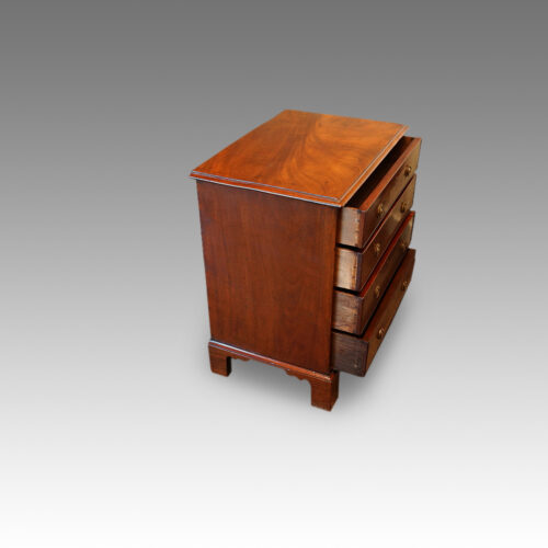 Antique mahogany small chest of drawers detail