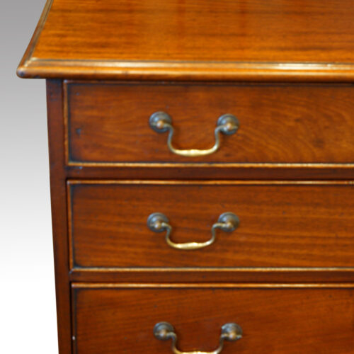 Late Georgian mahogany small chest of drawers handles