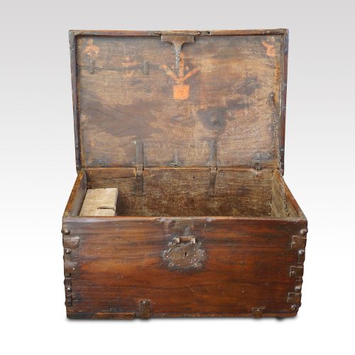 Antique Colonial trunk with iron lock plate open