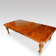 Victorian mahogany extending dining table with 2 leaf inserts