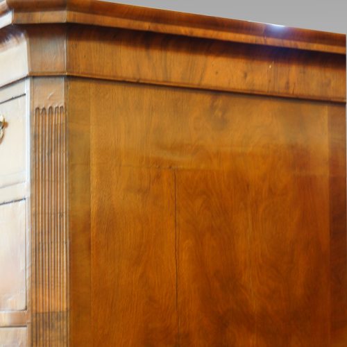 George I walnut chest on chest side detail