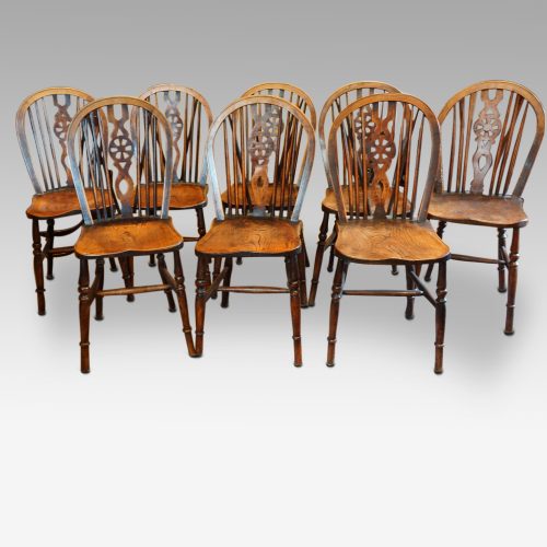 Set of 8 antique Windsor chairs