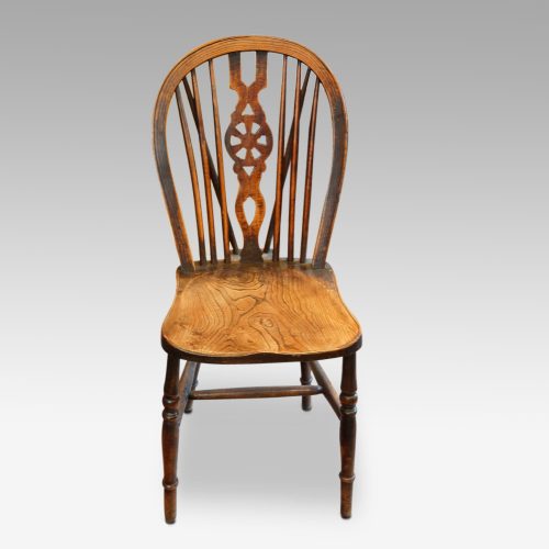 Set of 8 antique Windsor chairs detail