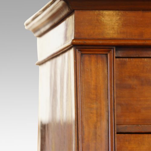 Victorian large Wellington chest detail
