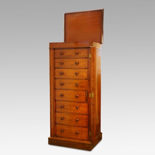 Victorian large Wellington chest lid up