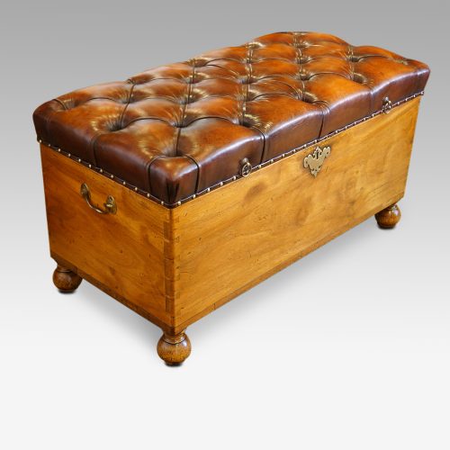Camphor wood ottoman end