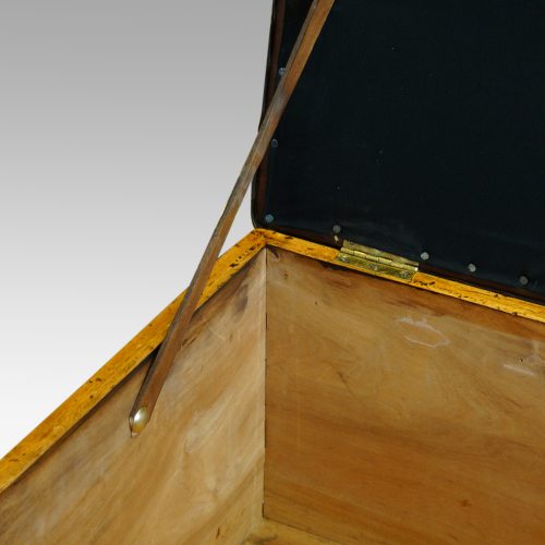 Camphor wood ottoman lid support