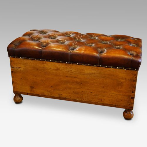 Camphor wood ottoman rear