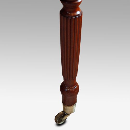 19thc. mahogany fluted leg extending dining table leg detail
