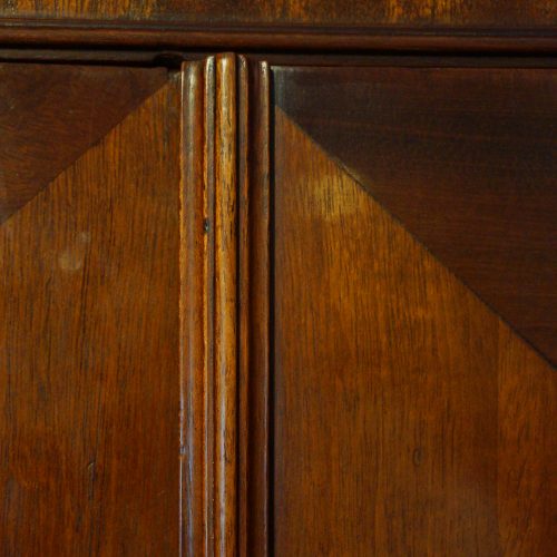 George III mahogany linen press dividing bar detail