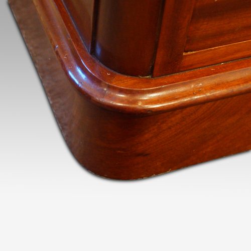 Victorian mahogany round cornered chest plinth