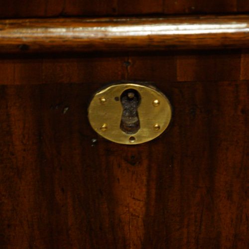 18thc. walnut on oak chest of drawers keyhole