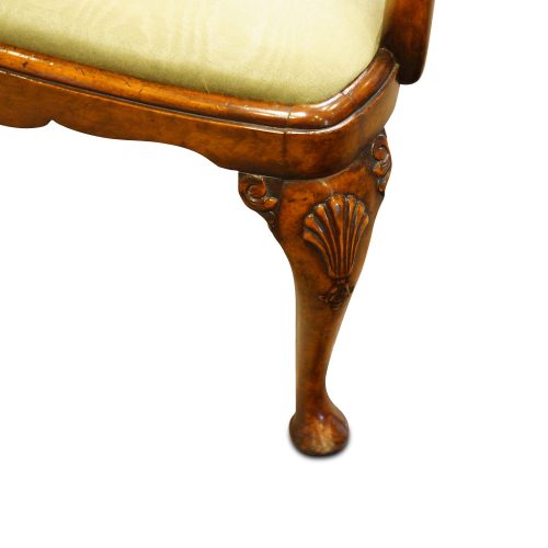 Set of 8 walnut Queen Anne style dining chairs seat